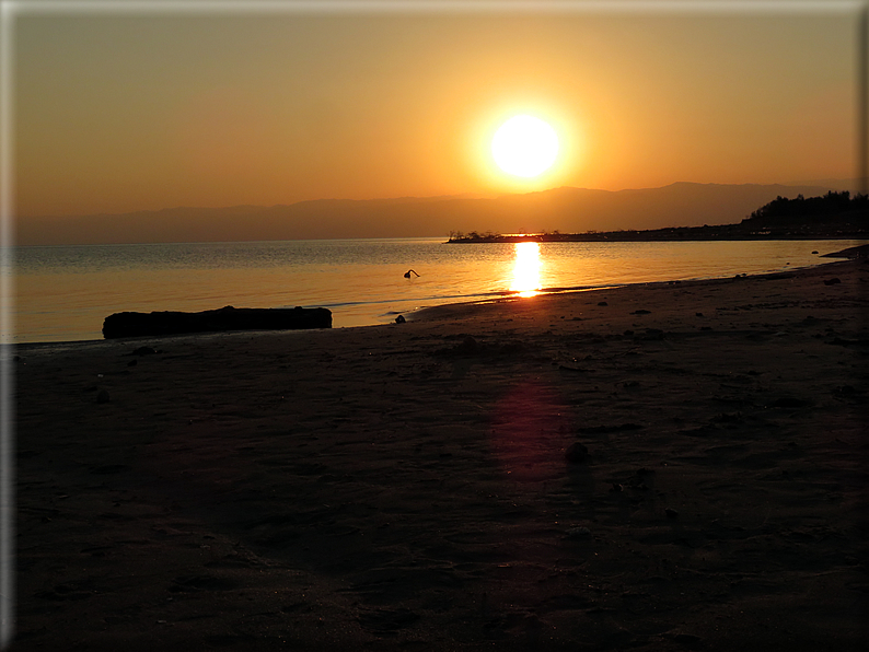 foto Tramonto sul Mar Morto